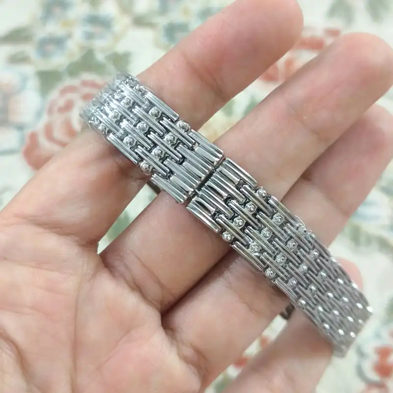 ساعت مچی عقربه ای زنانه مدل دور نگین بند فلزی قفل مخفی کد 2