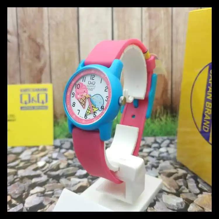 ساعت مچی عقربه ای کیو اند کیو بچگانه مدل vr41j007y