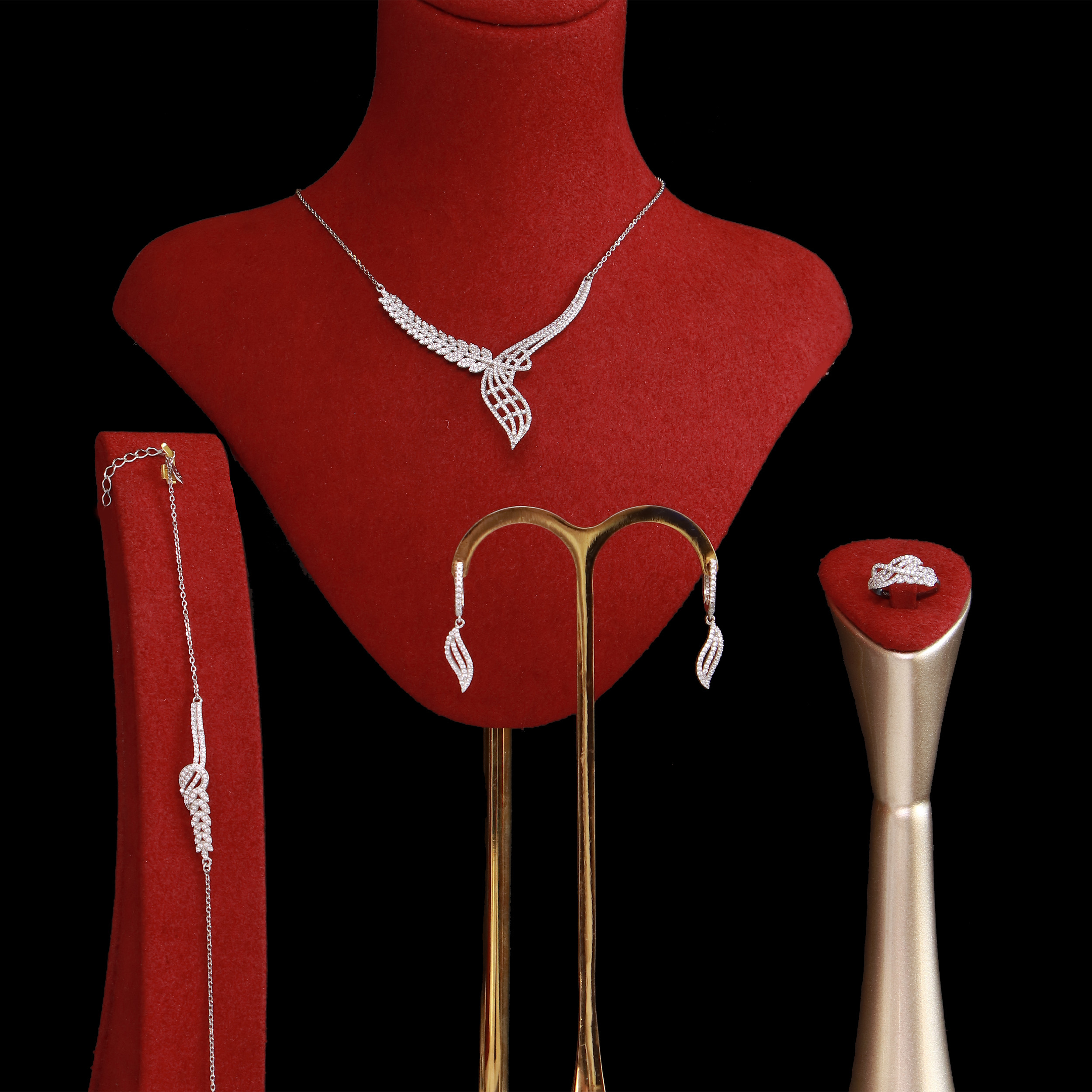 سرویس نقره زنانه جی تی ای مدل زنجیری