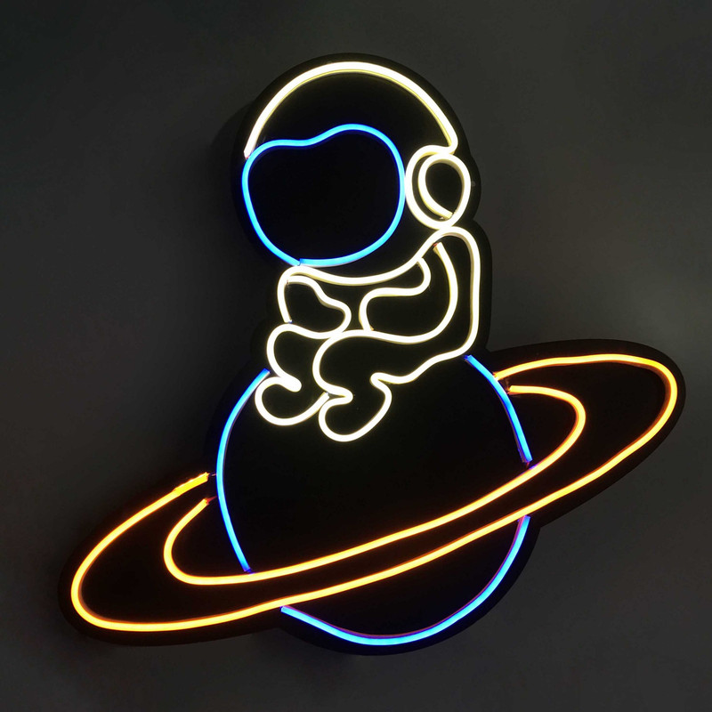 چراغ دیواری مدل نئون فضانورد