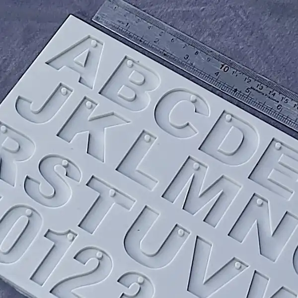 قالب رزین مدل حروف پین دار کد 8820