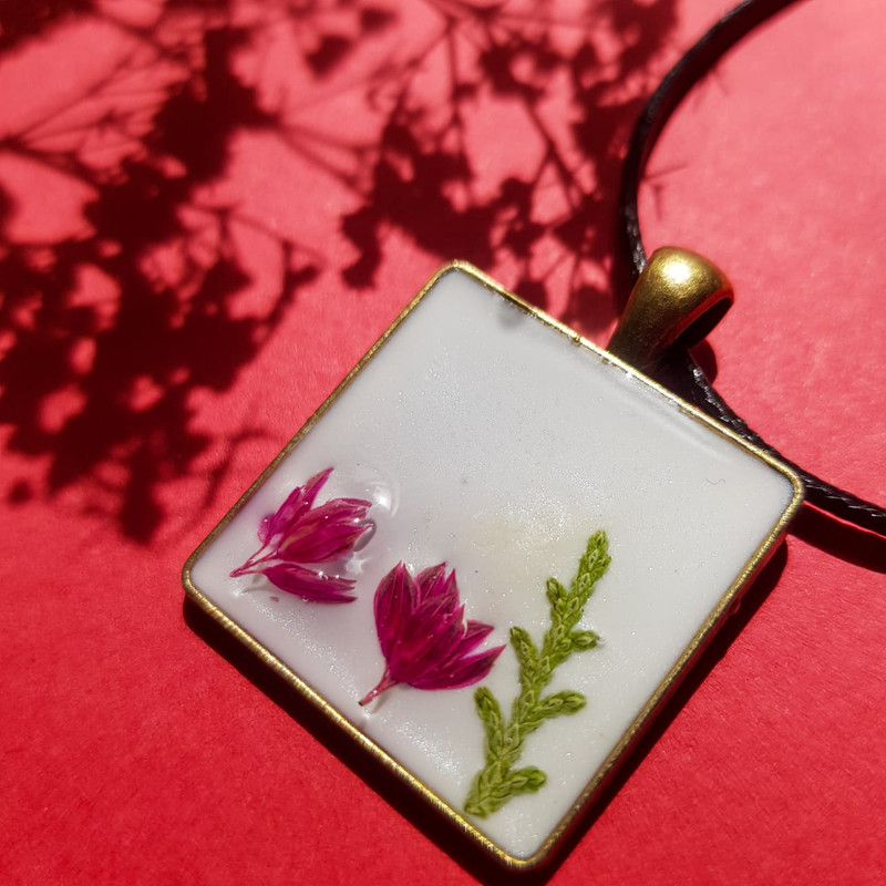 گردنبند دخترانه مدل رزینی گل دار گردنبند دخترانه مدل رزینی گل دار