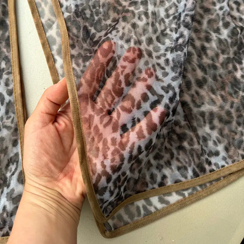 شال زنانه مدل توری پلنگی نوار دوزی شده نازک تابستانی