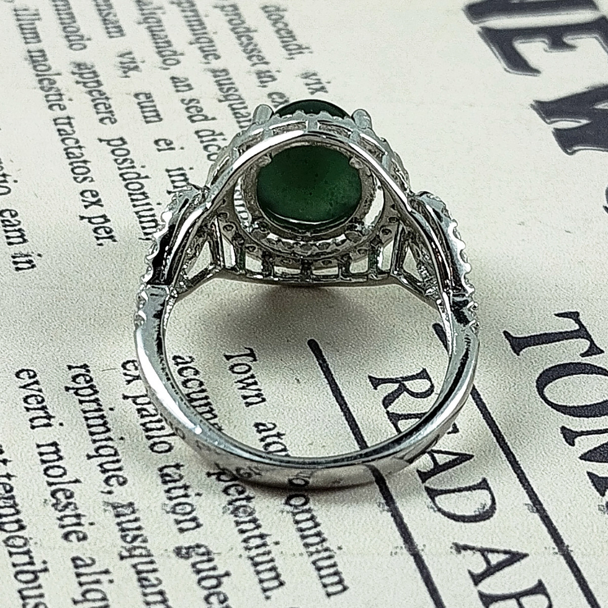 انگشتر نقره زنانه سلین کالا مدل عقیق یشم کد 112 انگشتر نقره زنانه سلین کالا مدل عقیق یشم کد 112