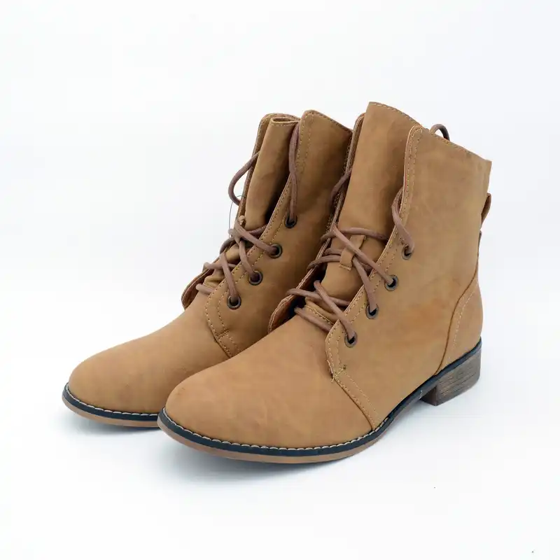 نیم بوت زنانه مدل cbp