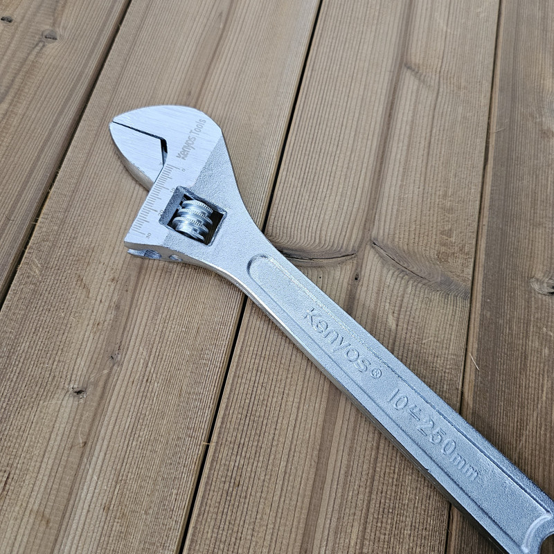 آچار فرانسه کنیوس مدل 10_250 سایز 10 اینچ آچار فرانسه کنیوس مدل 10_250 سایز 10 اینچ