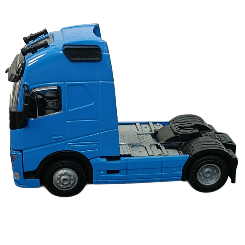ماشین بازی مدل چراغ دار VOLVO FH طرح تک محور