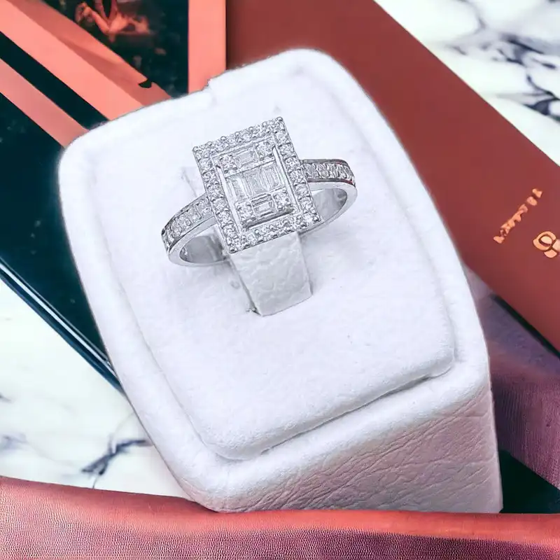 انگشتر نقره زنانه مدل امرالدکات 0205