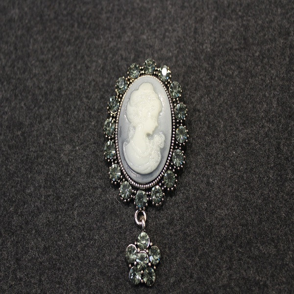 گل سینه زنانه کد Ki 0210 گل سینه زنانه کد Ki 0210