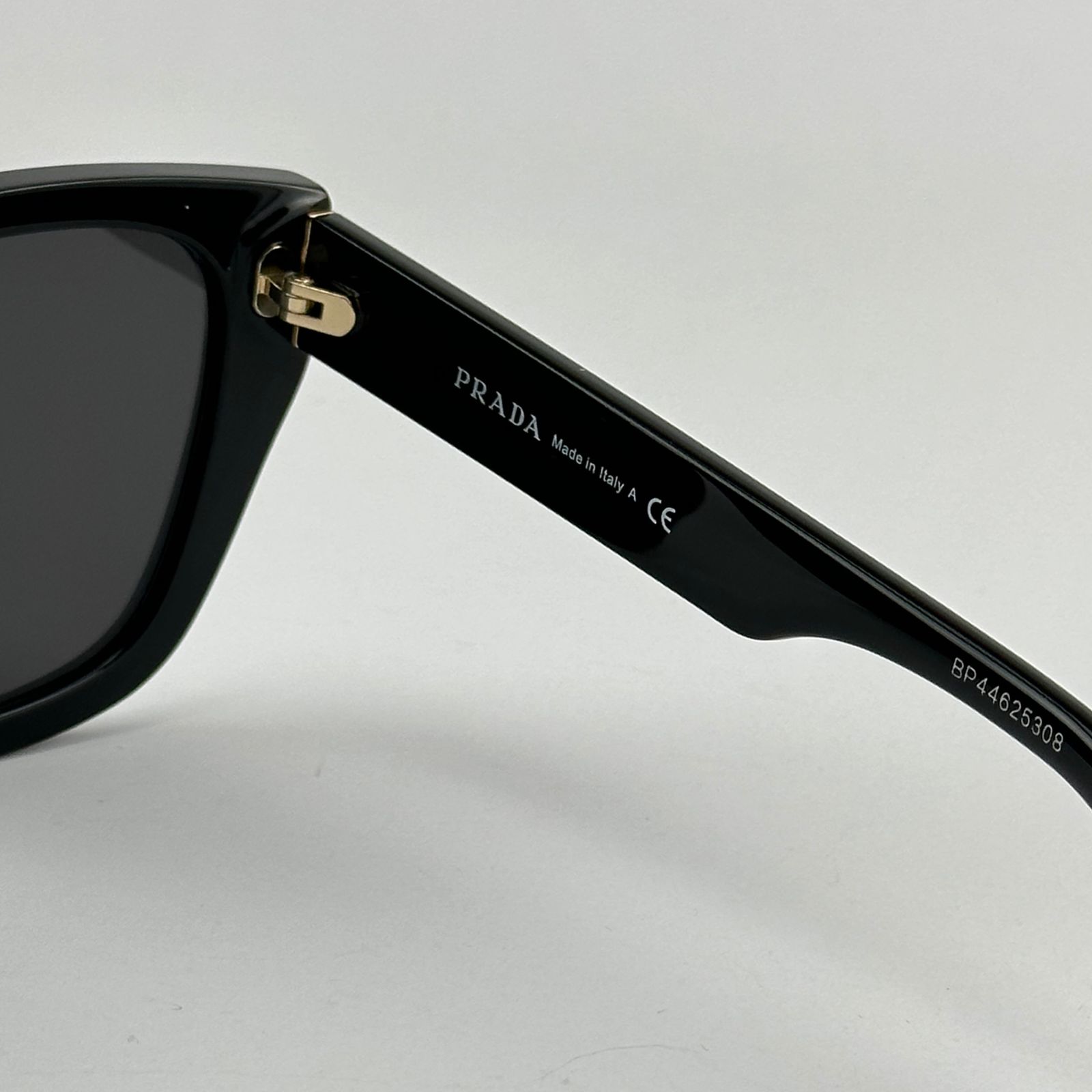 عینک آفتابی زنانه پرادا مدل SPR24X-F -  - 5