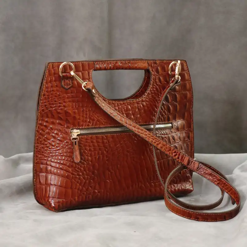 کیف رودوشی زنانه چرم بارثاوا مدل 1389