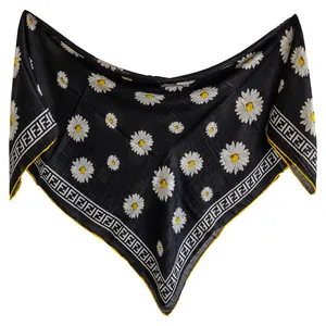 روسری زنانه مدل نخ ابریشم گل بابونه کد 77802