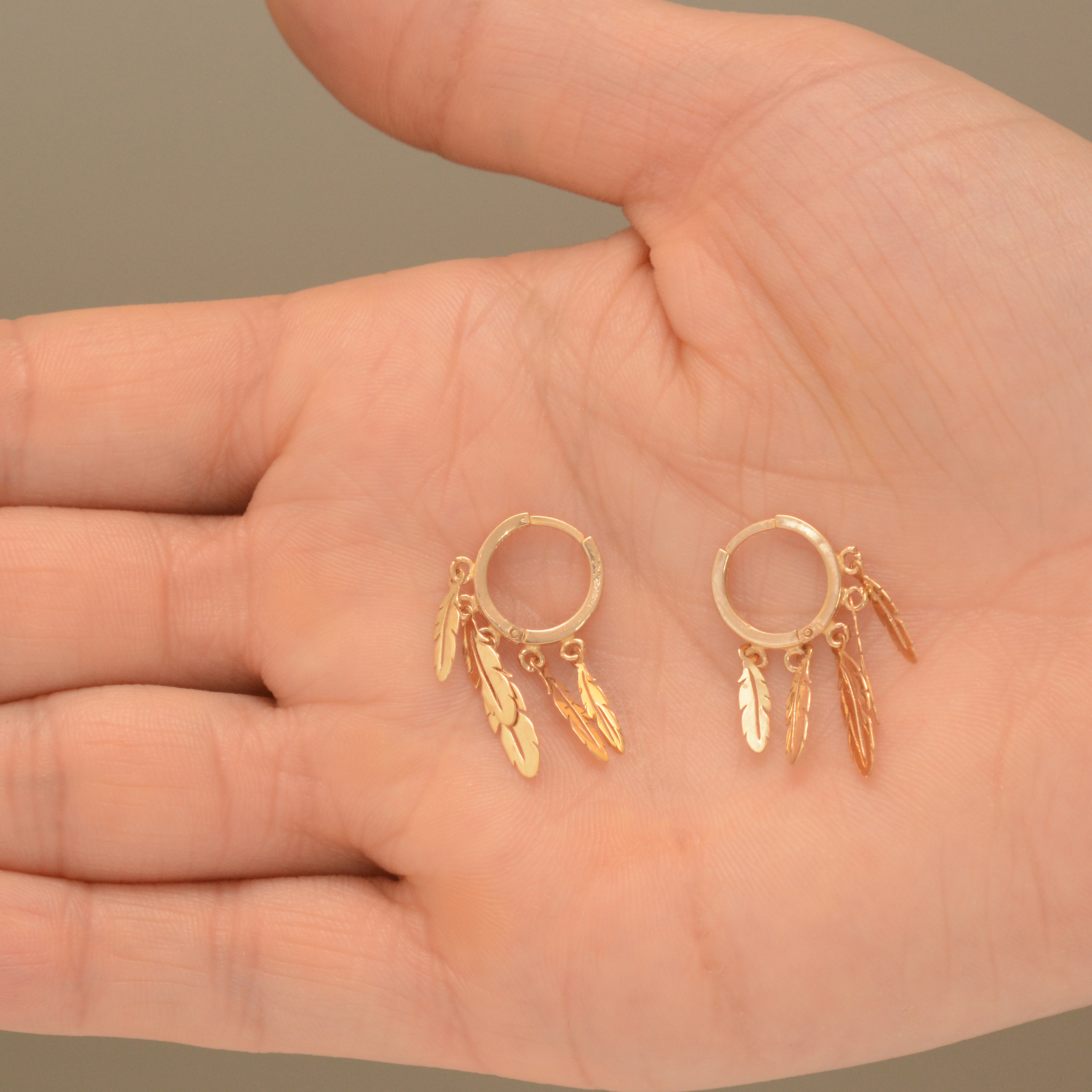 گوشواره طلا 18 عیار زنانه طلای مستجابی مدل روکو پر کد 21