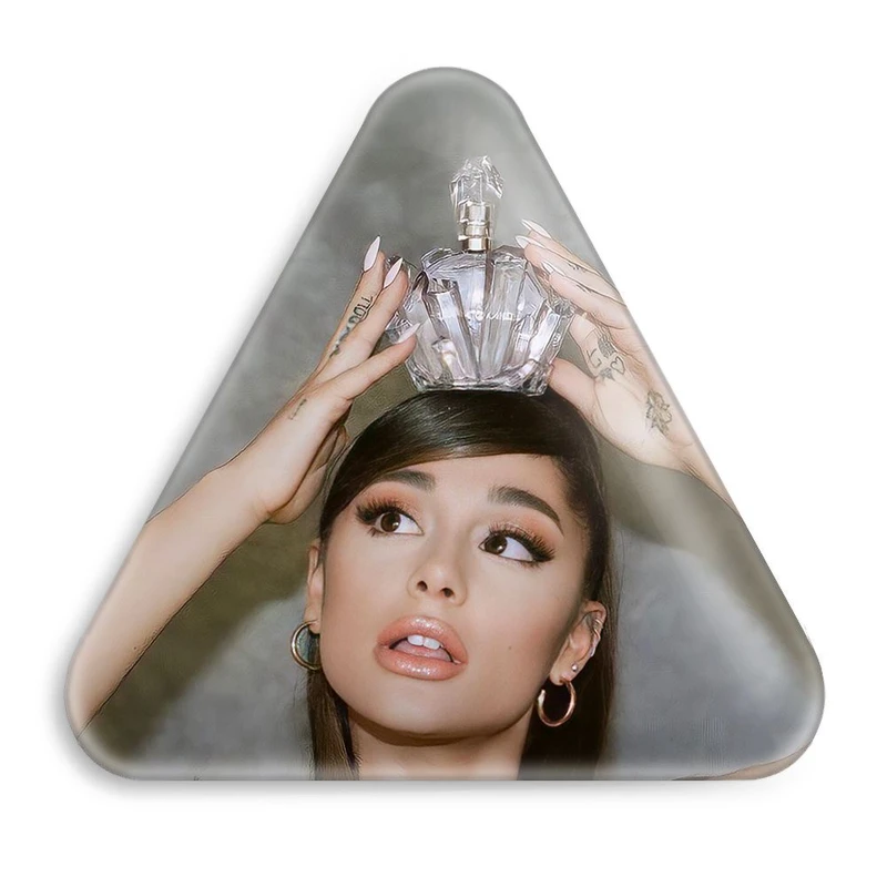 پیکسل خندالو طرح آریانا گرانده Ariana Grande مدل مثلثی کد 19084