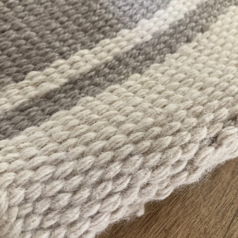 گلیم دستبافت سه و نیم متری مدل لارا کد 001