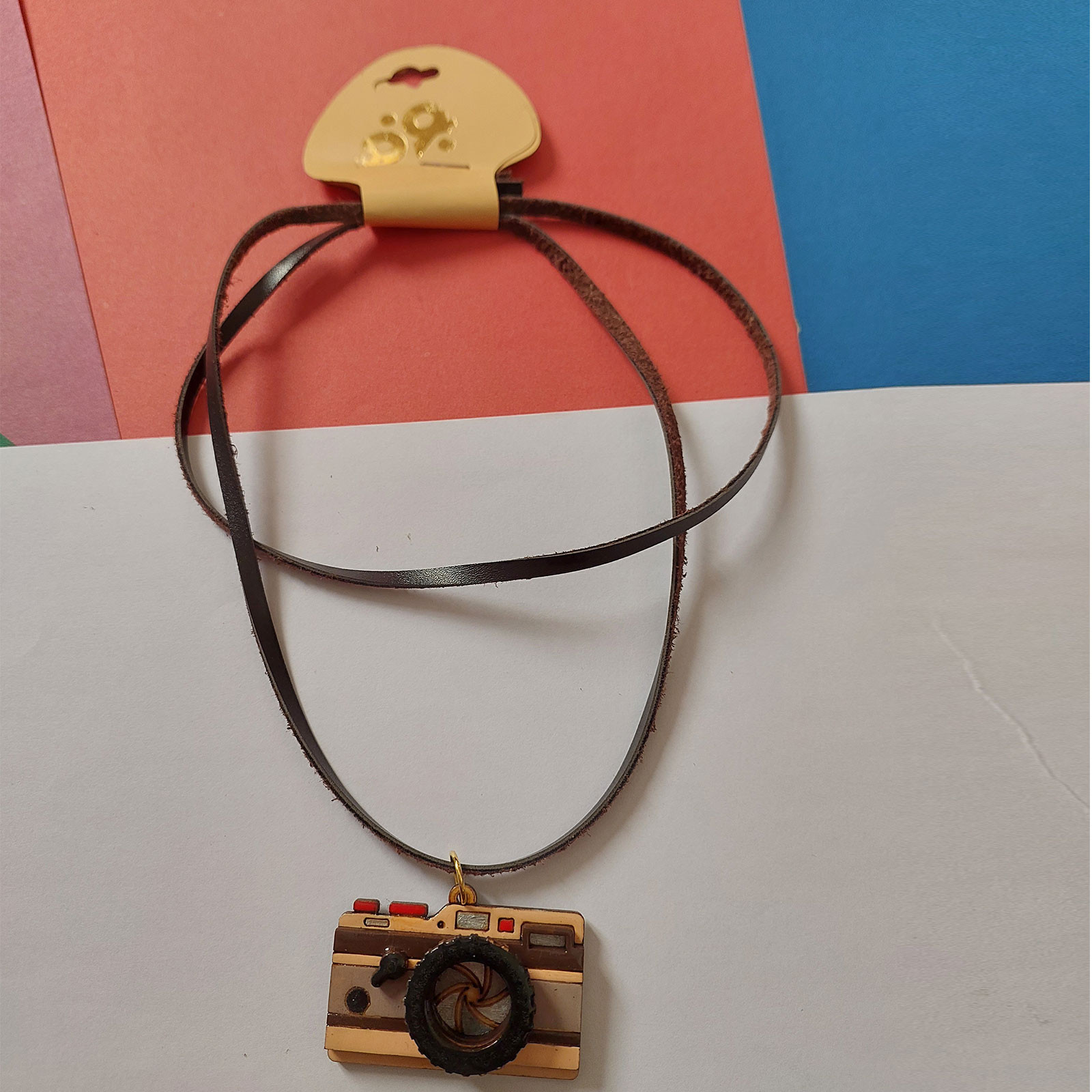 گردنبند زنانه مدل چوبی طرح دوربین عکاسی کد NC034