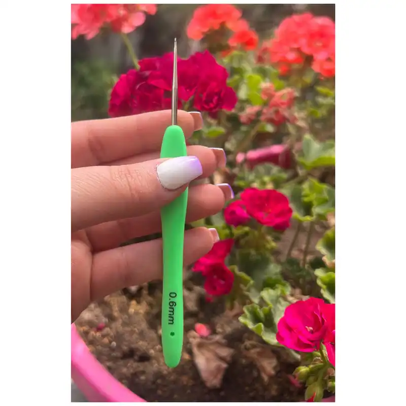 قلاب بافتنی مدل ZHL-0.6 کد 0.6 به همراه سنجاق نشانه گذار بافتنی و سوزن دوخت کاموا مجموعه 4 عددی