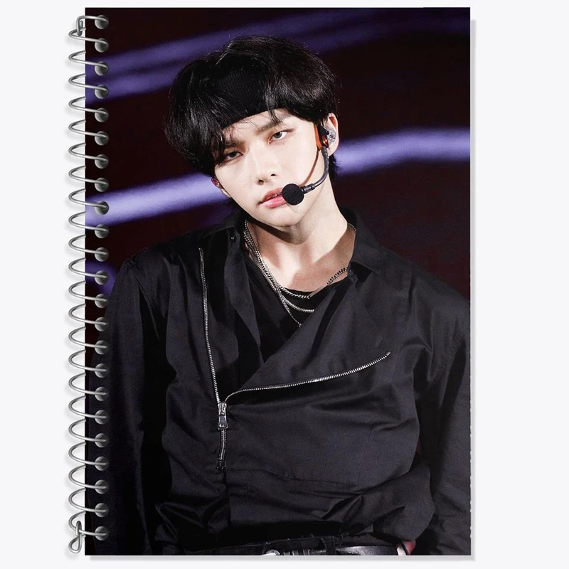 دفتر زبان 50 برگ خندالو مدل سه خط طرح هیونجین گروه استری کیدز Stray Kids کد 11866