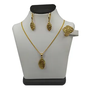 نیم ست طلا 18 عیار زنانه مدل لومیر