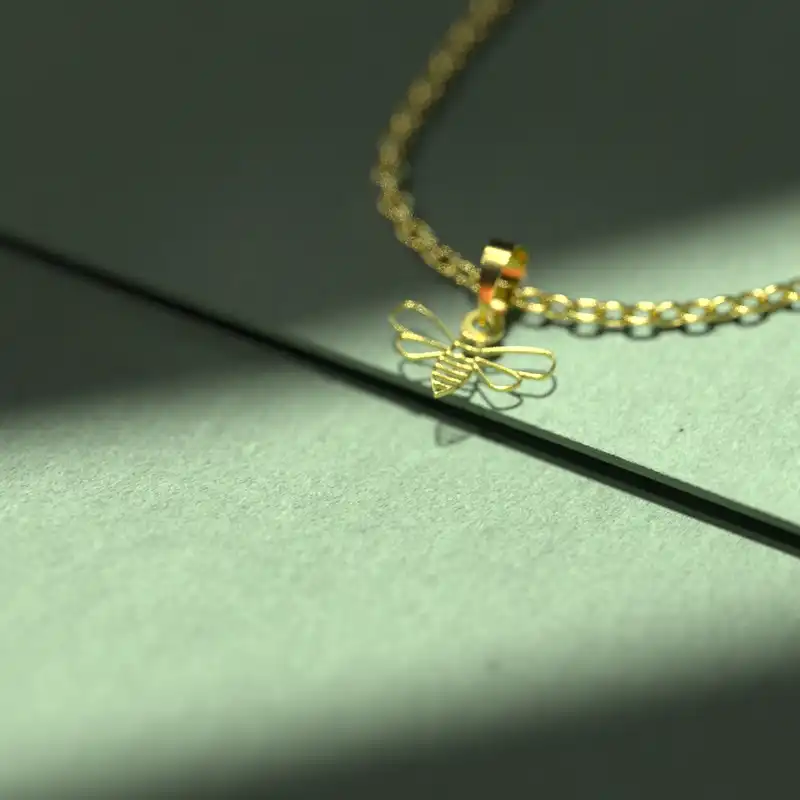 گردنبند طلا 18 عیار زنانه مدوپد مدل حشره کد B3-1-1337