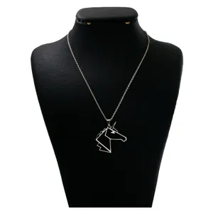 گردنبند نقره زنانه دلی جم طرح اسب تک شاخ کد D 501