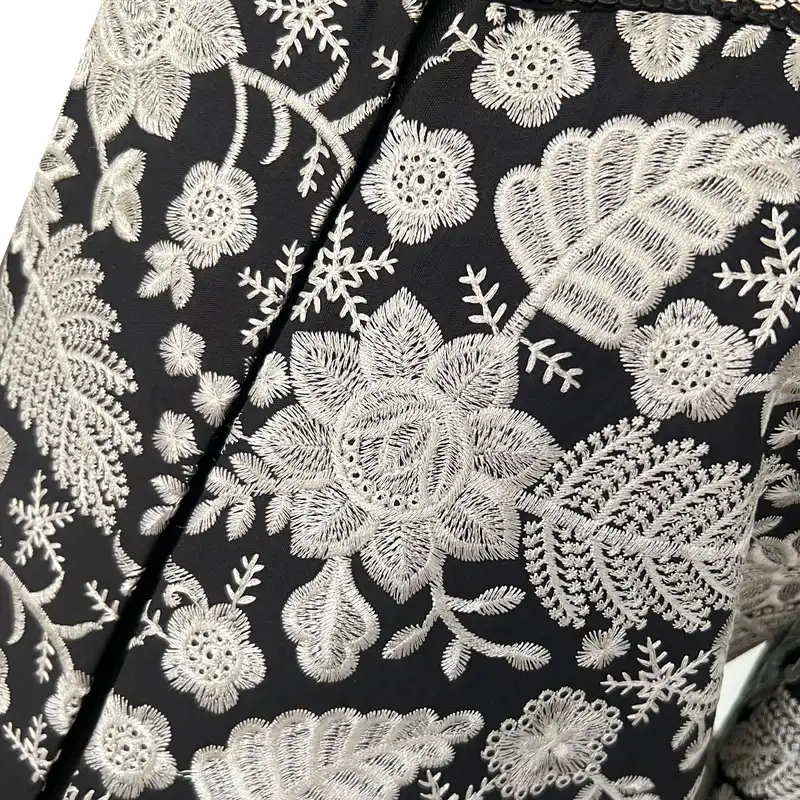 مانتو زنانه مدل سوزندوزی گل برفی