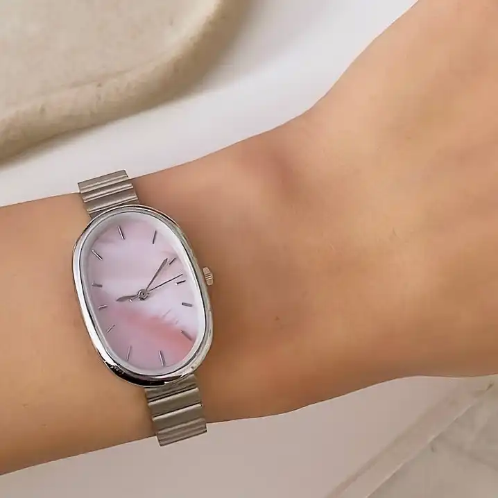 ساعت مچی عقربه ای زنانه مدل  کلاسیک کژوال بند ریلی کد 7