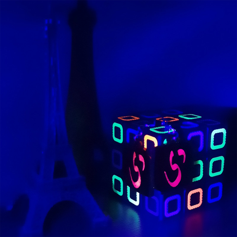 گوشواره دخترانه  مدل پلکسی بلک لایت ماه تولد دی