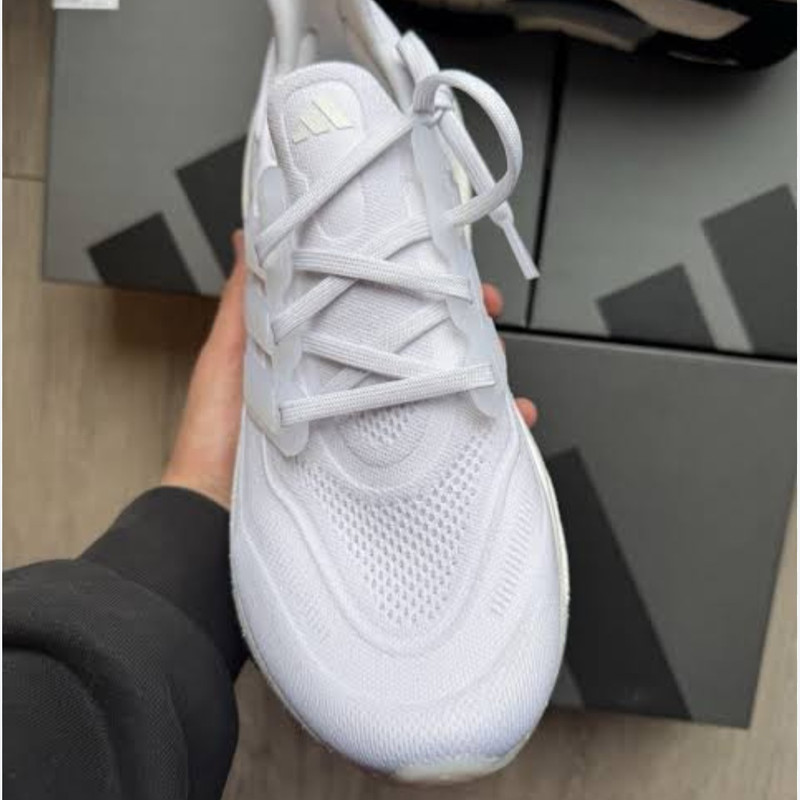 کفش رانینگ آدیداس مدل Ultraboost