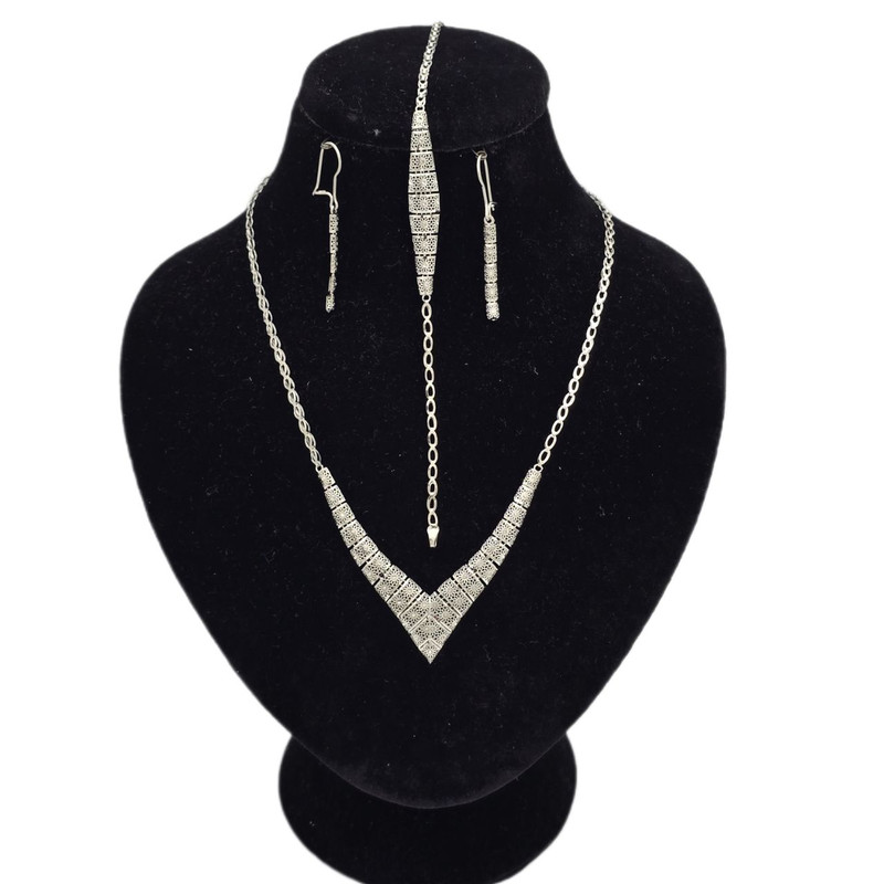 نیم ست طلا کم اجرت 18 عیار زنانه طلا و شمش برلیان مدل سرخپوستی کد 15