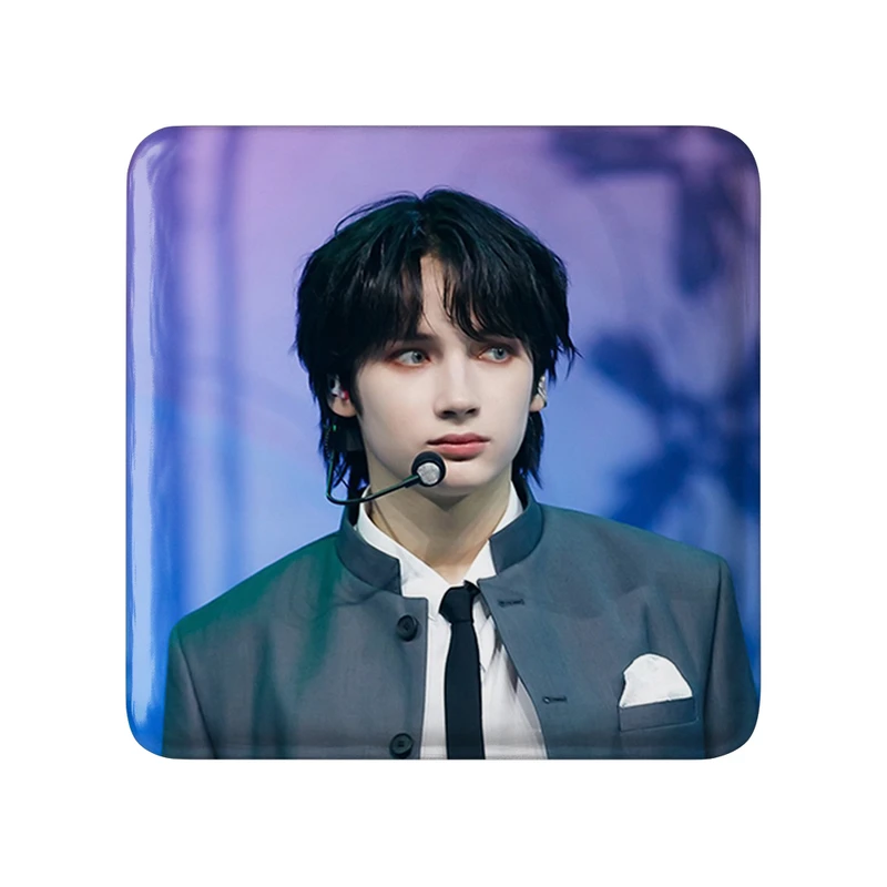 مگنت خندالو طرح هیونینگ کای گروه تی اکس تی TXT  مدل مربعی کد 20015