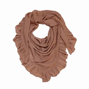 روسری زنانه مدل دور چیندار رنگ کرم