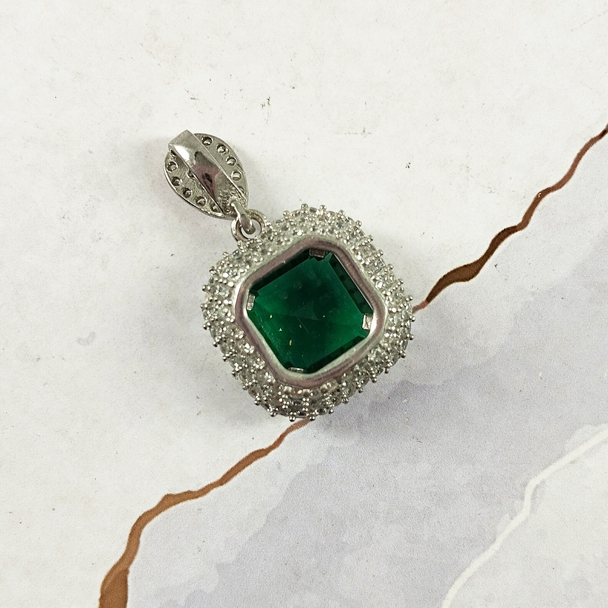 آویز گردنبند نقره زنانه سلین کالا مدل زمرد کد 13 آویز گردنبند نقره زنانه سلین کالا مدل زمرد کد 13