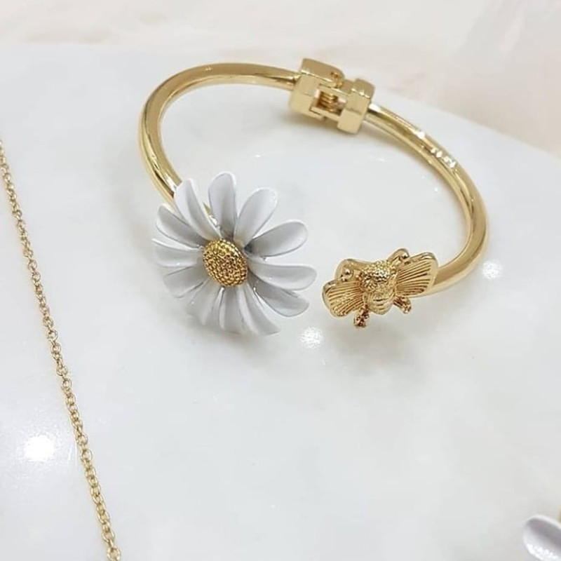 دستبند زنانه مدل گل بابونه کد wq2044 دستبند زنانه مدل گل بابونه کد wq2044