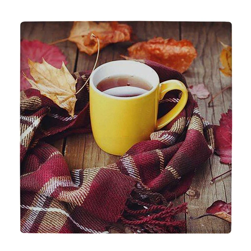  زیر لیوانی  طرح لیوان چایی و برگ های پاییزی کد    5978821_4841