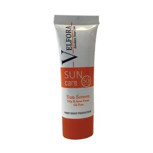 کرم ضد آفتاب بدون رنگ SPF 50 مدل prone  ‌مناسب پوست‌های چرب و آکنه ای حجم 40 میلی‌لیتر