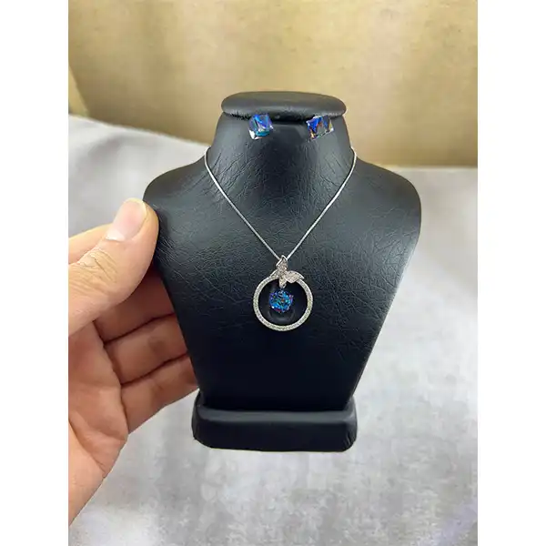 نیم ست نقره زنانه سواروسکی مدل پروانه و مکعب جواهری کد 589688