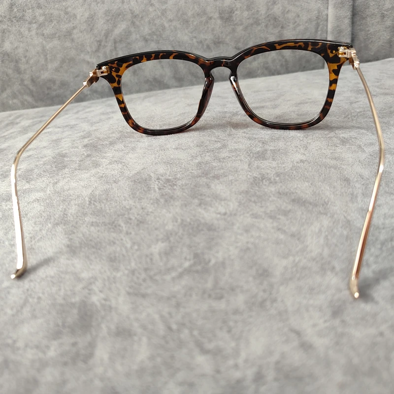عکس شماره 3 : فریم عینک طبی مدل ویفرر کائوچو پلنگی کد 0166