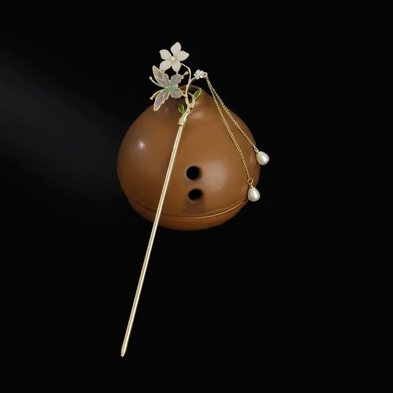 گیره مو زنانه مدل کانزاشی طرح پروانه و گل آویزدار