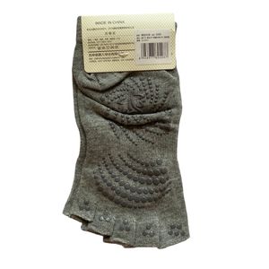 جوراب ورزشی زنانه مدل پیلاتس نیم انگشتی