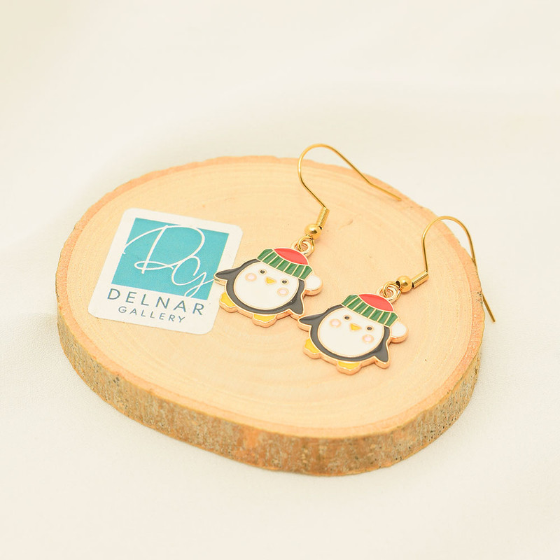 گوشواره دخترانه دلنار گالری مدل پنگوئن کلاه کریسمسی