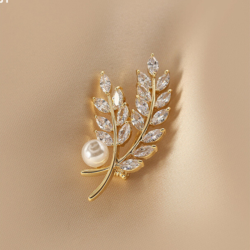 گل سینه زنانه مدل گندم مرواریدی