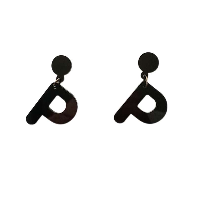 گوشواره دخترانه مدل حروف انگلیسی طرح P