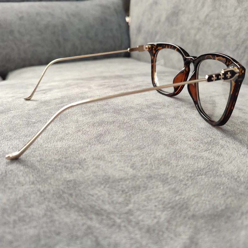 عکس شماره 5 : فریم عینک طبی مدل ویفرر کائوچو پلنگی کد 0166