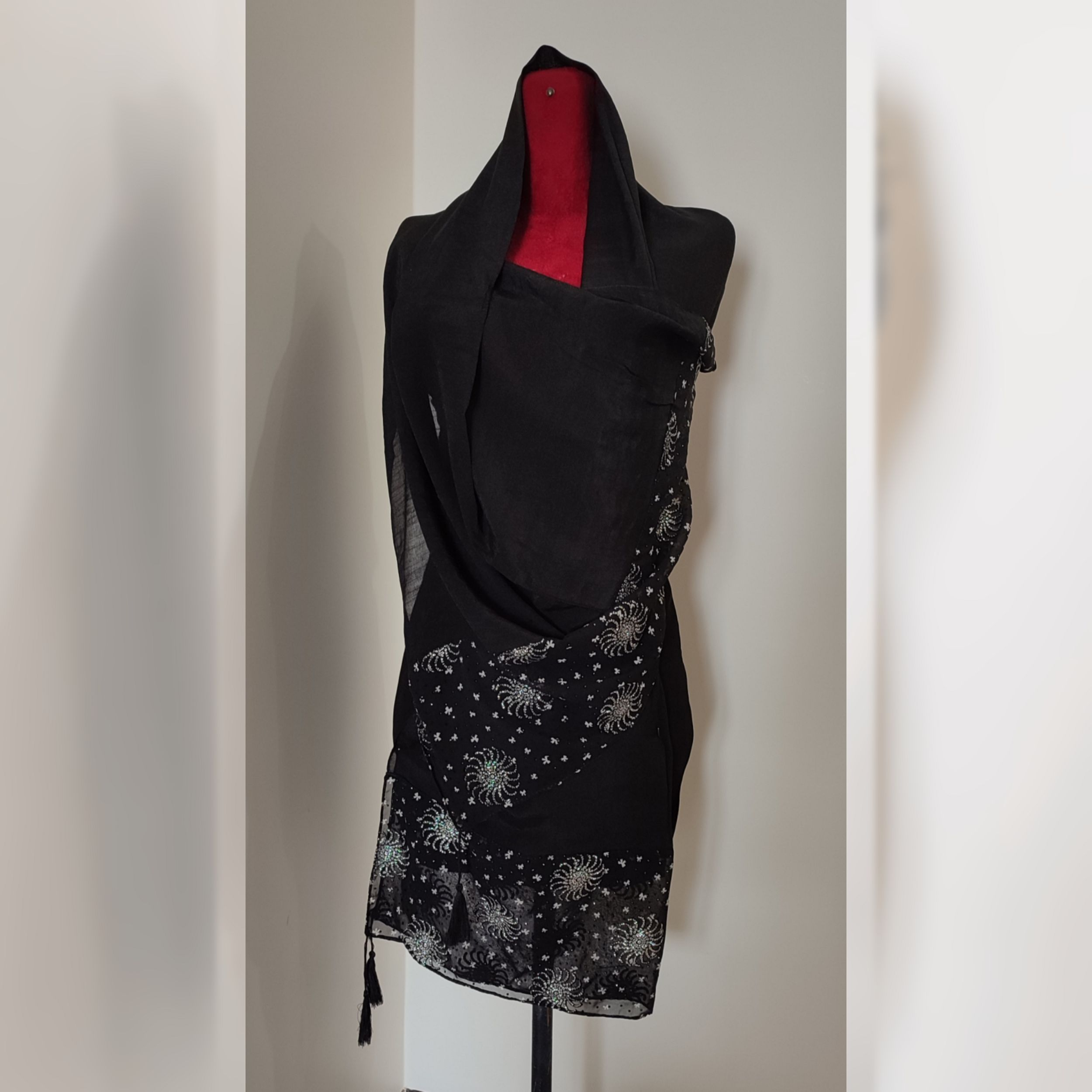 شال زنانه مدل مزونی اسلپ نگین دار خورشید تابان