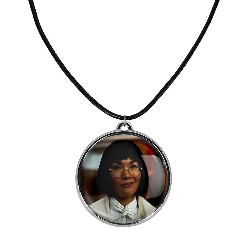 گردنبند خندالو مدل سریال بیف Beef کد 3000229991