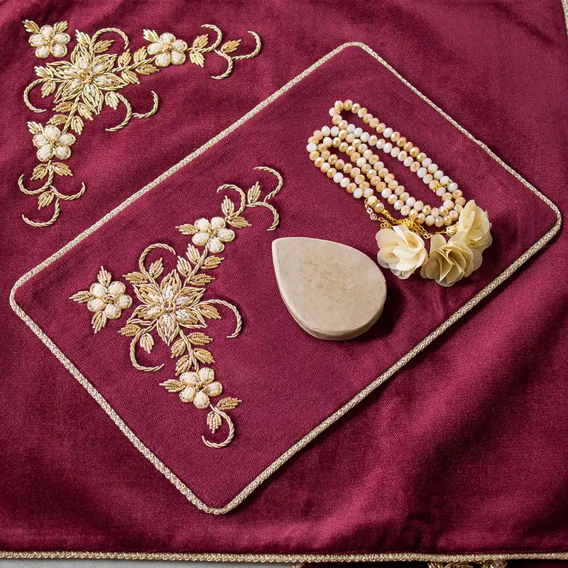 سجاده و جانماز سرمه دوزی مدل مخمل