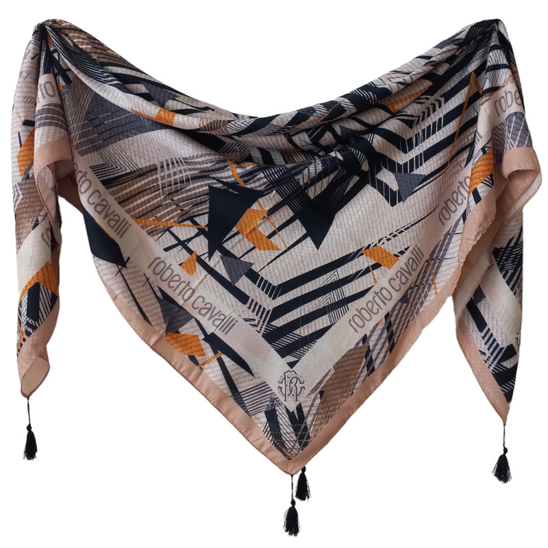 روسری زنانه روبرتو کاوالی مدل پاییزی قواره بزرگ منگوله دار