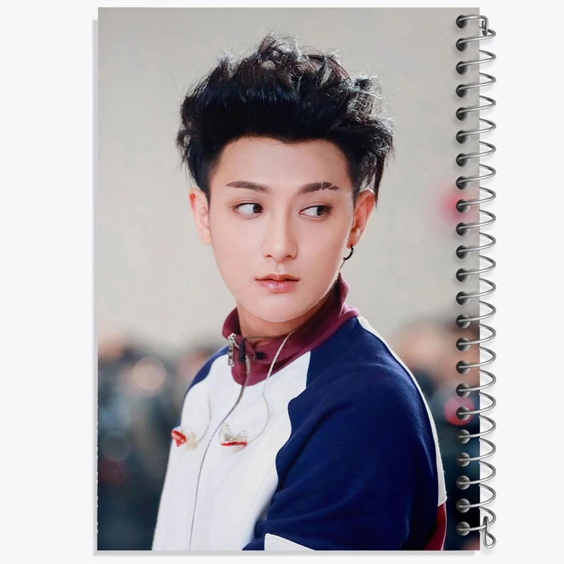 دفتر مشق 100 برگ خندالو طرح تائو گروه اکسو EXO کد 13545