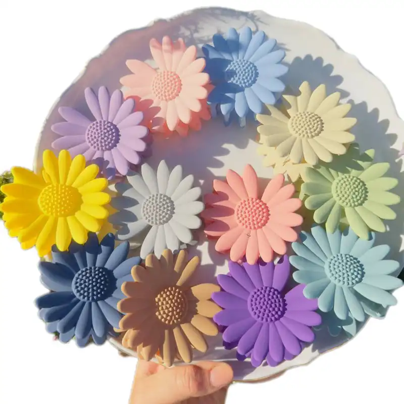 کلیپس مو زنانه مدل شمعی گل بابونه متوسط